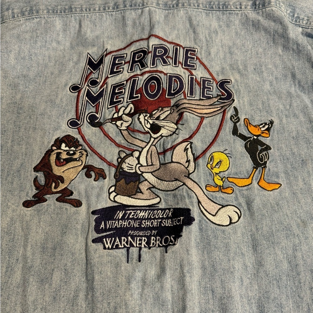 Vintage 90s Looney Tunes Merrie Melodies Embroidered Denim Cotton ButtonUp Shirt - Picture 14 of 15